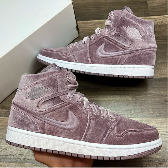 Jordan Shoes - Air Jordan 1 Mid SE